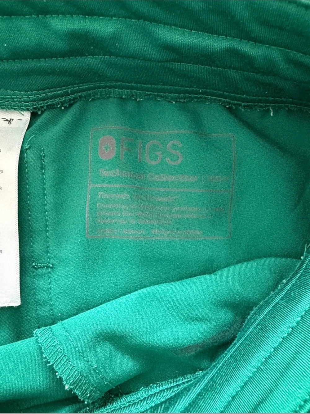 FIGS Scrubs Hunter Green Jogger set